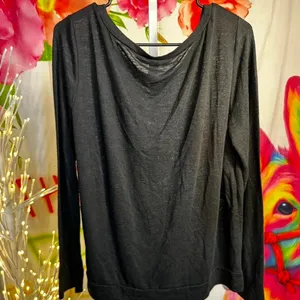 B79. Victoria's Secret black long sleeve top with "Love" embroidery. Size L thumbnail 4