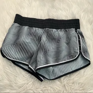 Xersion Women's Semi-Fitted Athletic Running Shorts Gray‎ Black Light Blue Geo thumbnail 2