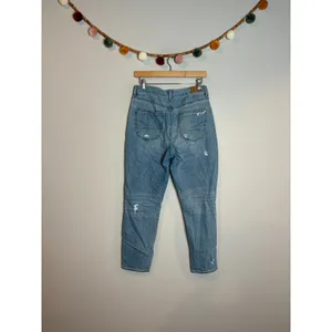 American Eagle distressed Mom jeans thumbnail 2