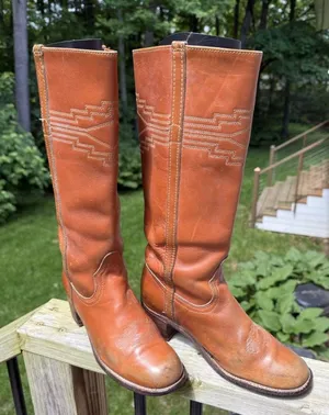 FRYE Campus Leather Boots AZTEC Embroidered Stitching Tan Women’s Size 7 thumbnail 1