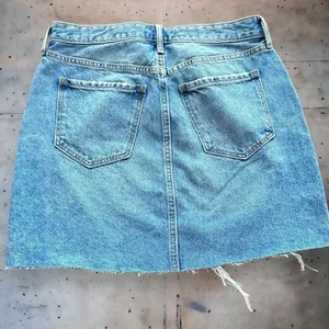 Old Navy Denim Mini Skirt Light Wash‎ Distressed Raw Hem Button Fly Size 6 thumbnail 7