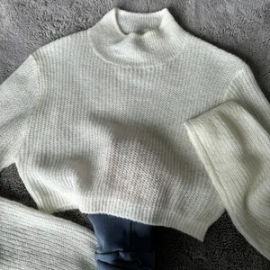 Cropped Sweater thumbnail 4