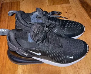 Nike Air Max 270 Shoes thumbnail 1