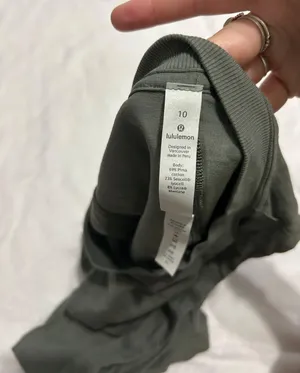 Lululemon Cropped Tank thumbnail 3