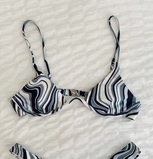 Adorable Bikini Set! Multiple Size M thumbnail 2