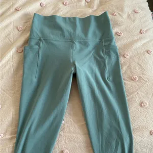 Athleta Salutation Stash 7/8 Tight thumbnail 4