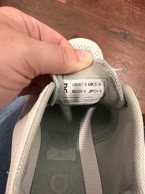 On Cloudstratus Running Shoes Light Gray Size  7.5 thumbnail 2