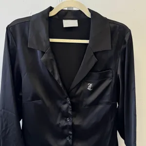 Juicy Couture Black Satin Feather Trim Pajama Top Rhinestone JC‎ Logo Mens Small thumbnail 3