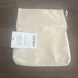 Kenzo Parfums Cream Pouch with Red Stripe NWT thumbnail 4