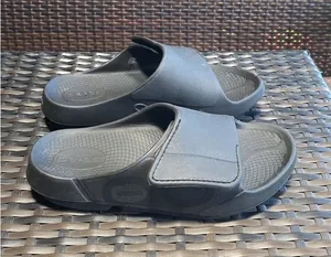 Oofos sandals womens size 9 Black thumbnail 1