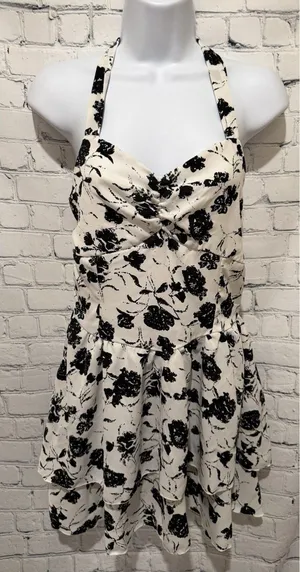 Black And White Floral Dress With Lace Back Size Medium thumbnail 1