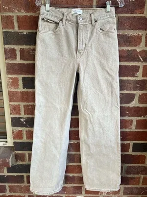 Abercrombie NWOT 90’s Relaxed Jean High Rise in “Oat” Size 4 thumbnail 2