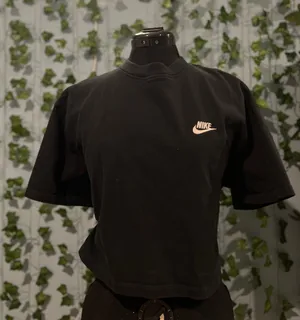 Nike Black  crop top thumbnail 3