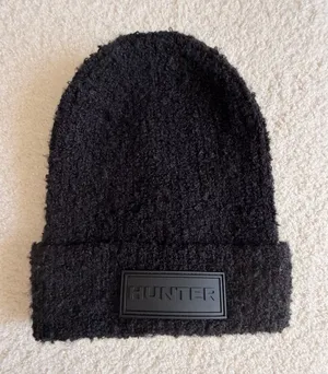 Hunter Black Beanie Boucle Teddy Texture Like New thumbnail 1