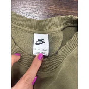 Nike Mini Center Swoosh Cropped Fleece Crewneck Sweatshirt Olive Green Size XS thumbnail 2