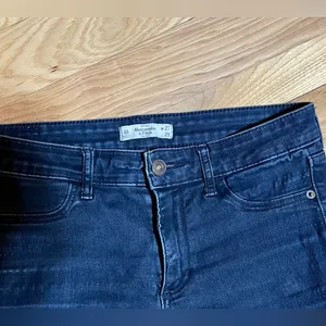 Abercrombie & Fitch Much Loved Dark Blue Five Pocket Jeans Sz 4R - W27 x L 29 thumbnail 5