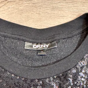DKNY‎ Black Sequin Short Sleeve T-Shirt Top Womens Size Small S Sparkle Glam thumbnail 3