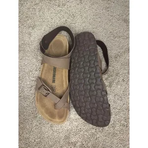 Cushionaire Lara Taupe Strappy Cork Footbed Sandals Size 7.5 thumbnail 2