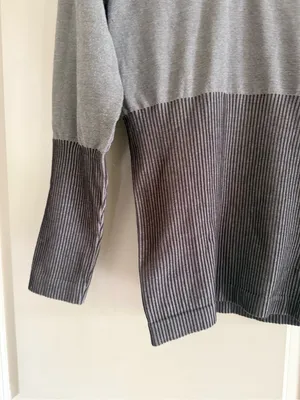 Women's Two-Tone Gray V-Neck Knit Top thumbnail 2