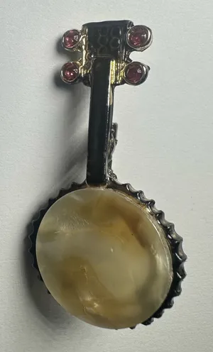 Vintage 1940s Banjo Brooch – Mother of Pearl & Pink Rhinestone Pin thumbnail 1