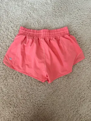 Lululemon Hotty Hot 2.5" Shorts thumbnail 2
