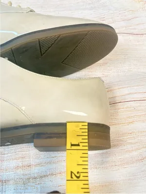 Karl Lagerfeld Paris Women’s Sz 8 IVA Beige Oxford Patent Leather Dress Shoes thumbnail 8