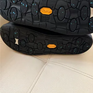 Vibram Women's Black Winter Boots thumbnail 9