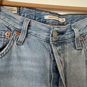Levi’s Ribcage Straight Jeans Button Fly Womens 30 Blue thumbnail 3