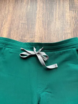NWT FIGS Women’s Hunter Green Yola Skinny Scrub Pants - Size XXS Petite thumbnail 5