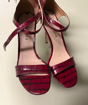 Red high heels  thumbnail 1