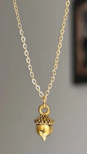 Handmade antique gold tone acorn cute fairy vintage style necklace🍂🐿🍃 thumbnail 1