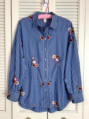 H&M embroidered poplin button down shirt - size 12  thumbnail 2