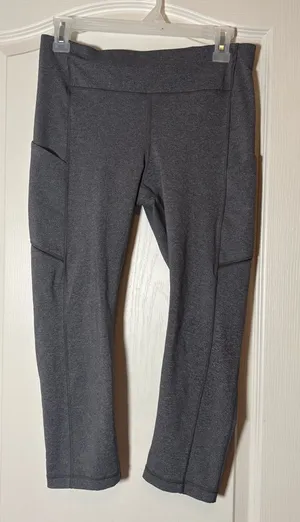 Lululemon Speed Up Crop (21")Sz 8 Heathered Black. Preloved excellent condition thumbnail 1
