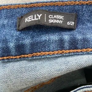 Kelly Classic Skinny Jeans thumbnail 4