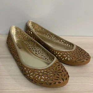 KENNETH COLE REACTION brown womens cut-out pattern flats shoes size 9 thumbnail 1