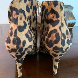 New York & Company Leopard Booties Black Size 8 thumbnail 7