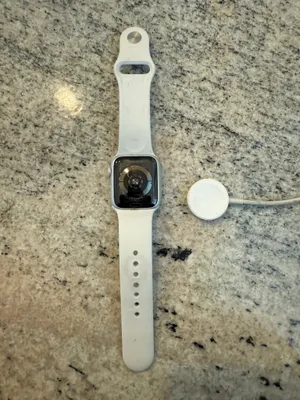Apple Watch Series 4  thumbnail 3