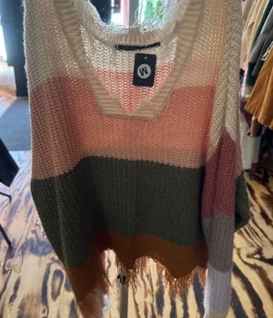 Chunky‎ Knit V-Neck Sweater in Pink and Green thumbnail 1