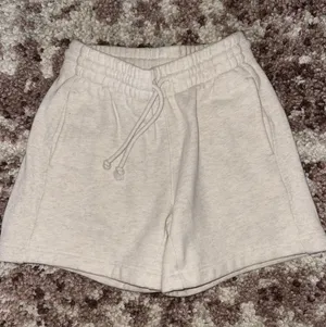 Aritzia TNA sweatshorts thumbnail 1