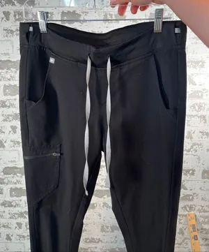 Figs | women black scrub pant joggers thumbnail 1