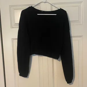 Black Cropped Sweater Size M thumbnail 1