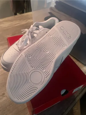 Reebok Court Advance Women’s White Sneakers Size 7 NWT LuxComfort Memory Foam thumbnail 4