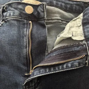 Saints & Hearts Bell Bottom Jeans Dramatic Flare Dark‎ Wash Denim Size Small thumbnail 5