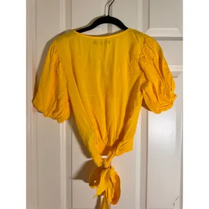 Abercrombie & Fitch Yellow Puff Sleeve Wrap Top V-Neck Side Tie Blouse XXS NEW thumbnail 4