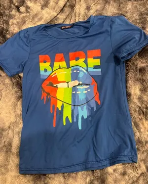 Jrs Blue 'Bare' Rainbow Lip Graphic Tee thumbnail 1