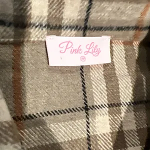 Pink Lily Checkered Plaid Shirt Jacket size Medium oversized Button Up Pockets thumbnail 2
