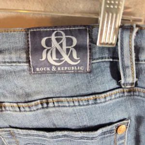 684 | Rock & Republic Kasandra Bootcut Jeans Womens 10 Distressed Light Wash‎ thumbnail 3