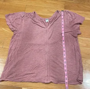 OLD navy mauve color size medium tshirt with sparkles good condition thumbnail 5