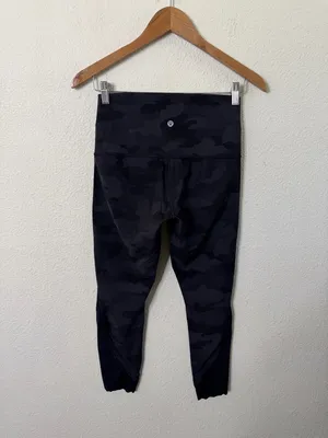 Lululemon‎ Wunder Under Crop High Rise *Roll Down Scallop Luxtreme 23" Size 6 thumbnail 4