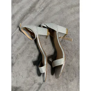 IDIFU Women's IN3 Amy Block Heel Dress Sandals Open‎ Toe Size 9 Silver Glitter thumbnail 6